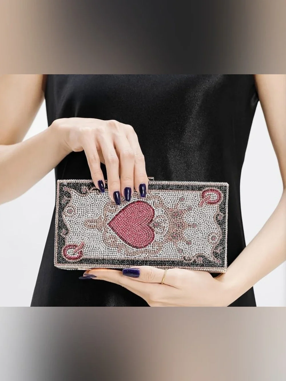 Crystal Heart Embellished Clutch Bag - Pink